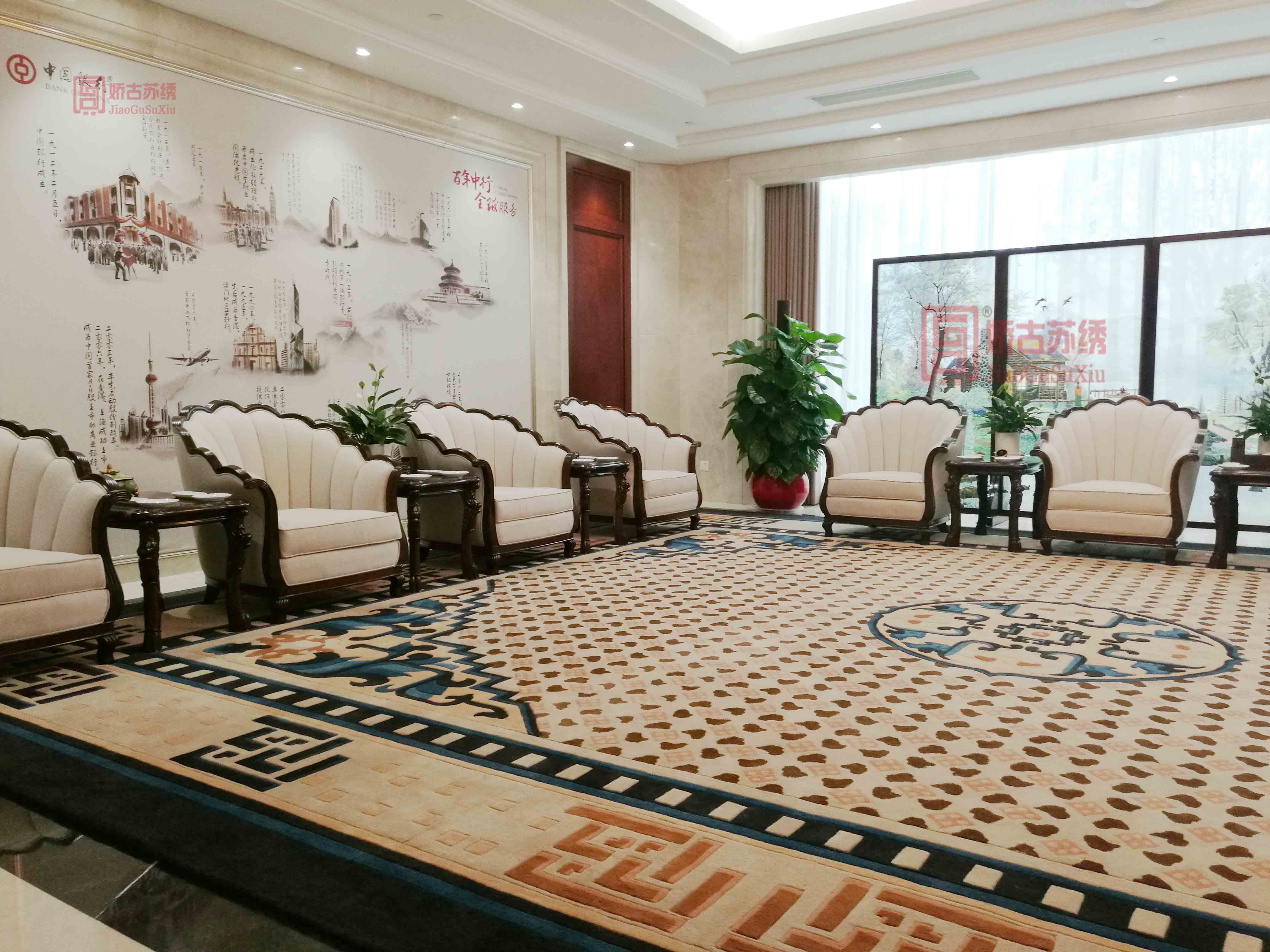 中国银行vip接待室定制苏州双面手工刺绣折叠屏风,摆放于正对贵宾
